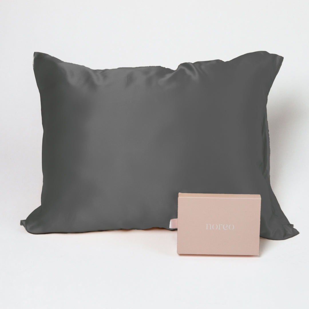 Tamsiai Pilka show_silk_mentioned